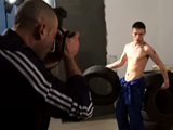 posando para un calendario porno