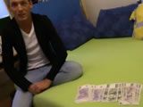 Su primera experiencia con un hombre fue por dinero