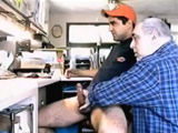Jefe masturba a empleado en horario laboral