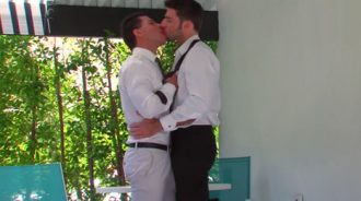 Ayuda a su compañero hetero a descubrir su sexualidad