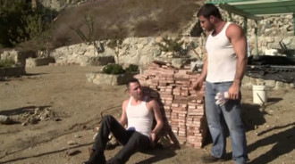 Obreros de la construcción tienen sexo a escondidas