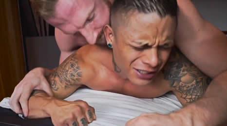Brasiliana si gode un bel cazzo
