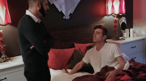 Que fais-tu dans ma chambre ?