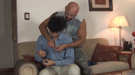Tu ferais mieux d’enlever ta chemise…