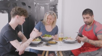 Mamas Freund steht auf Schwänze