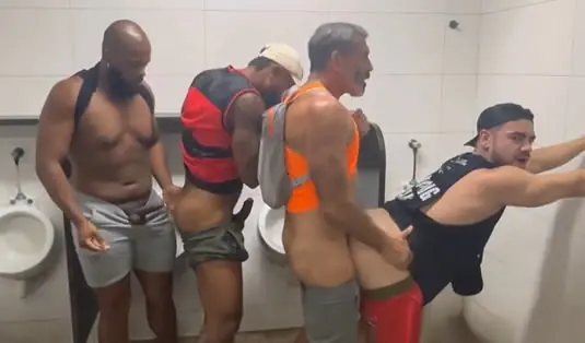 Swingermöte i stationens badrum