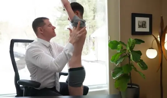 A su sobrino le gustan los hombres grandes