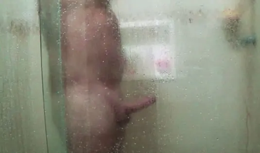 Mi padrastro sabe que lo espío