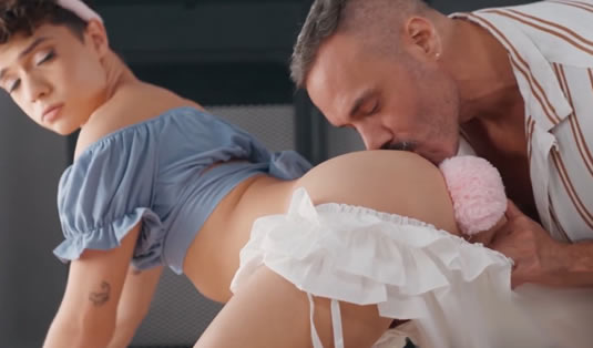 Convierten a sus hijastros en putitas